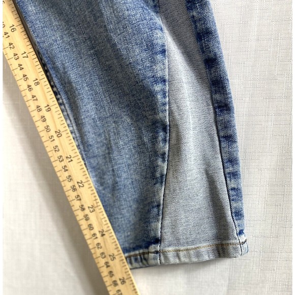 Calvin Klein Jeans Womens Size 31 (30) Mid Rise Cropped Stretch Light Wash Blue - Picture 10 of 12